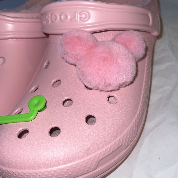 (M9/W11) UNISEX DISNEY Minnie Holiday Fuzzy Pon Pon CROCS - Picture 3 of 16